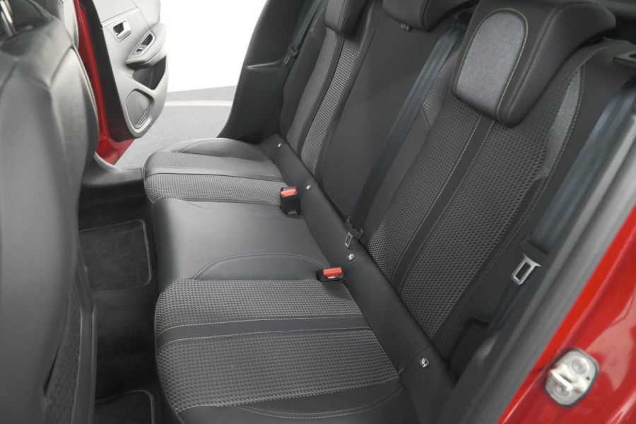 Peugeot 208 PureTech 130 EAT8 GT | Panoramadak | Camera | Apple Carplay | Stoelverwarming