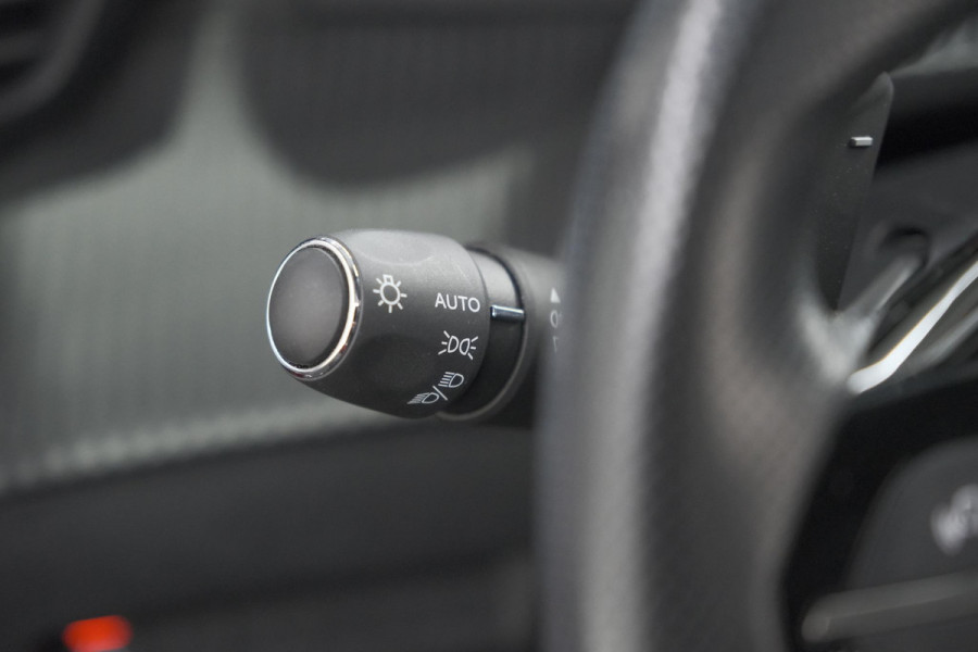 Peugeot 208 PureTech 130 EAT8 GT | Panoramadak | Camera | Apple Carplay | Stoelverwarming