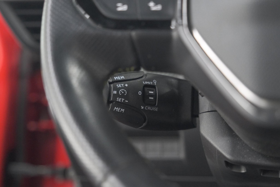 Peugeot 208 PureTech 130 EAT8 GT | Panoramadak | Camera | Apple Carplay | Stoelverwarming