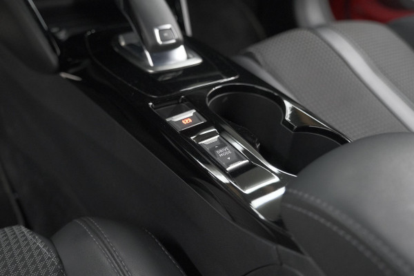 Peugeot 208 PureTech 130 EAT8 GT | Panoramadak | Camera | Apple Carplay | Stoelverwarming