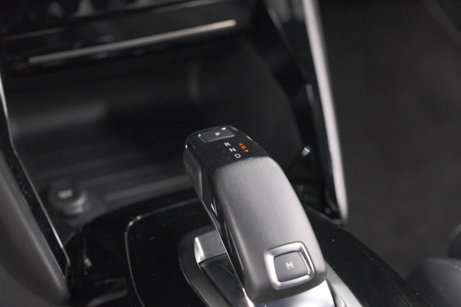 Peugeot 208 PureTech 130 EAT8 GT | Panoramadak | Camera | Apple Carplay | Stoelverwarming