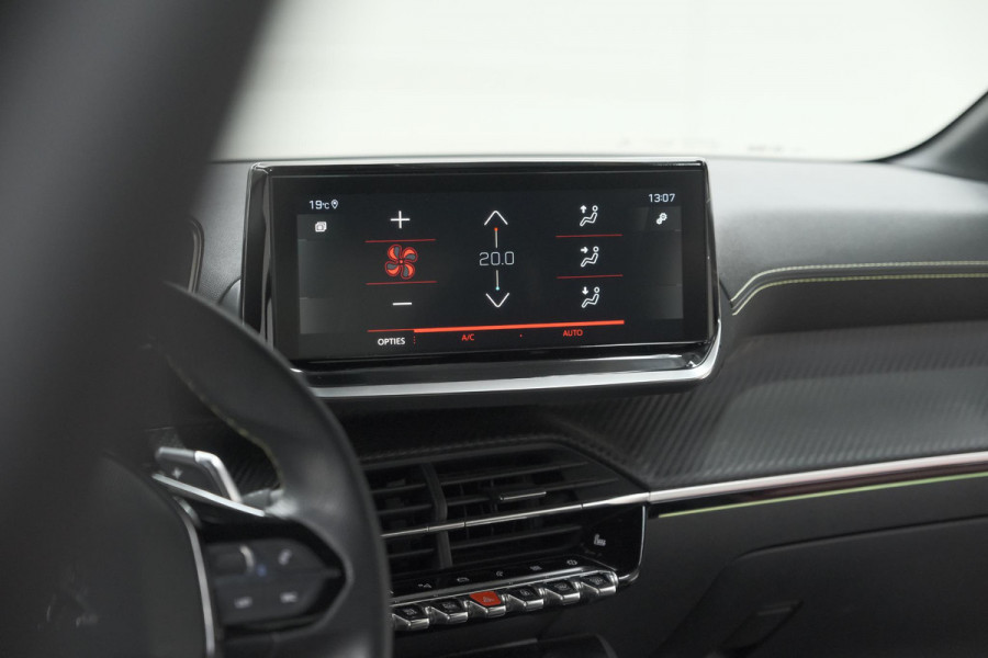 Peugeot 208 PureTech 130 EAT8 GT | Panoramadak | Camera | Apple Carplay | Stoelverwarming