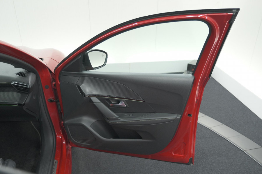 Peugeot 208 PureTech 130 EAT8 GT | Panoramadak | Camera | Apple Carplay | Stoelverwarming
