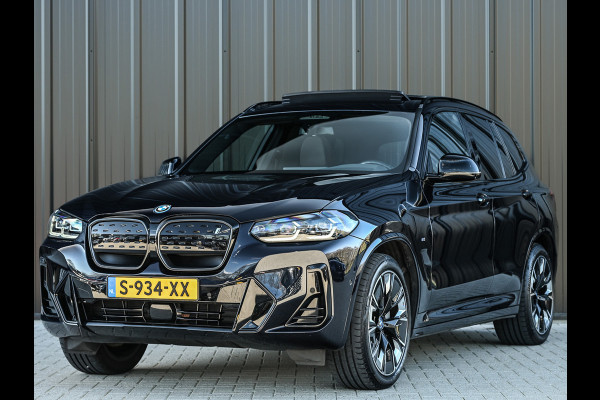 BMW iX3 High Executive 80 kWh M-Sport | Soh 100% | Facelift | Panoramadak | Comfort access | Trekhaak | Shadow-line | Sport seats | Active cruise | 360 camera | Head-up | Harman/Kardon