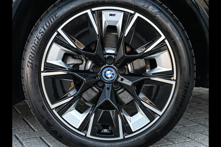 BMW iX3 High Executive 80 kWh M-Sport | Soh 100% | Facelift | Panoramadak | Comfort access | Trekhaak | Shadow-line | Sport seats | Active cruise | 360 camera | Head-up | Harman/Kardon