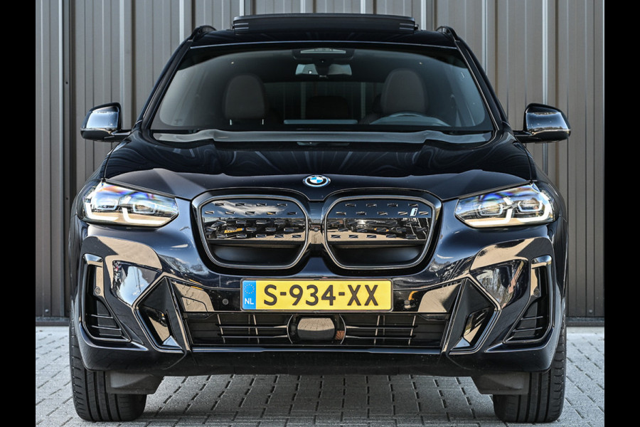 BMW iX3 High Executive 80 kWh M-Sport | Soh 100% | Facelift | Panoramadak | Comfort access | Trekhaak | Shadow-line | Sport seats | Active cruise | 360 camera | Head-up | Harman/Kardon