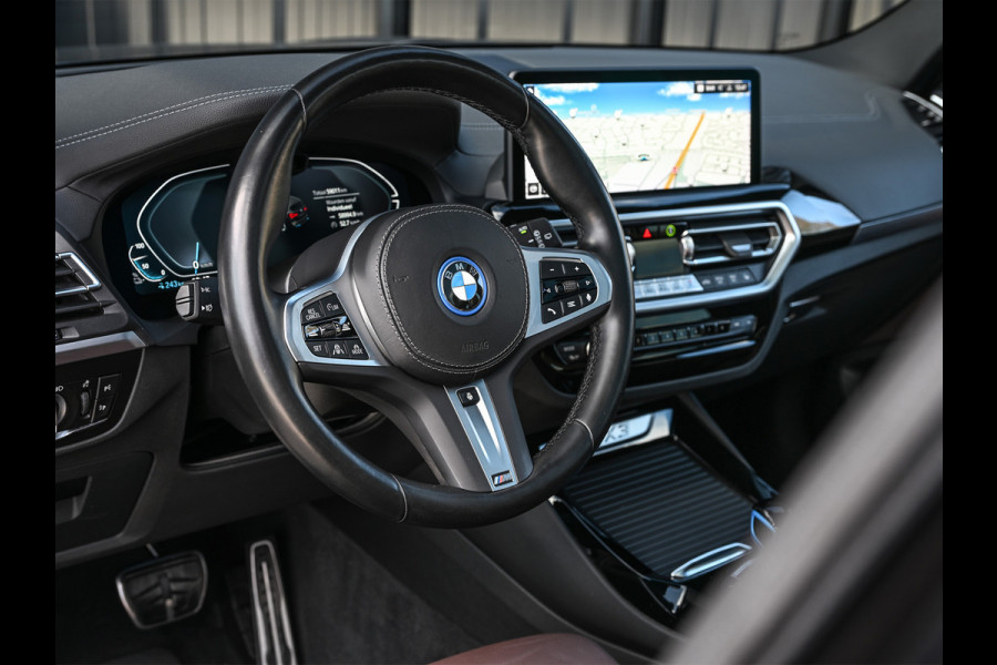 BMW iX3 High Executive 80 kWh M-Sport | Soh 100% | Facelift | Panoramadak | Comfort access | Trekhaak | Shadow-line | Sport seats | Active cruise | 360 camera | Head-up | Harman/Kardon