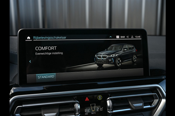 BMW iX3 High Executive 80 kWh M-Sport | Soh 100% | Facelift | Panoramadak | Comfort access | Trekhaak | Shadow-line | Sport seats | Active cruise | 360 camera | Head-up | Harman/Kardon