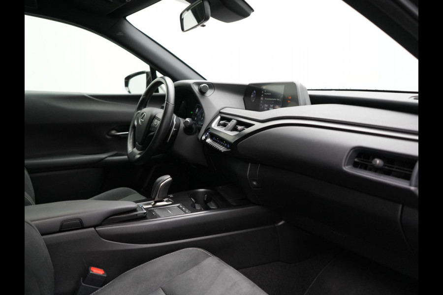 Lexus UX 300e Business 54 kWh 204pk Dealer O.H. | Adaptive Cruise | Camera | LED Koplampen | Lane Assist | Alcantara Sportstoelen | Virtual | DAB |