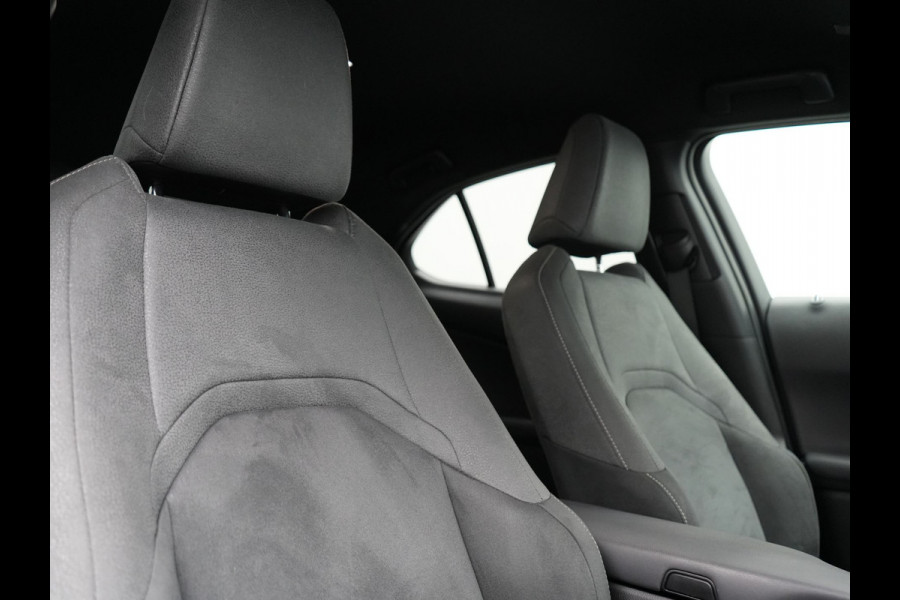 Lexus UX 300e Business 54 kWh 204pk Dealer O.H. | Adaptive Cruise | Camera | LED Koplampen | Lane Assist | Alcantara Sportstoelen | Virtual | DAB |