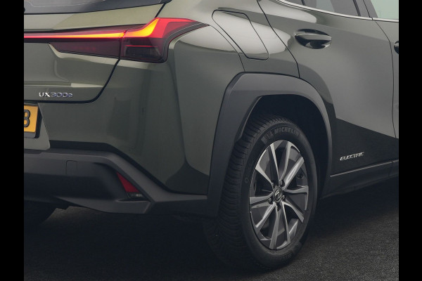 Lexus UX 300e Business 54 kWh 204pk Dealer O.H. | Adaptive Cruise | Camera | LED Koplampen | Lane Assist | Alcantara Sportstoelen | Virtual | DAB |