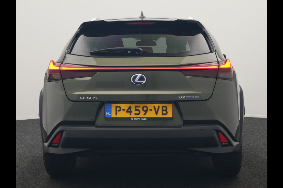 Lexus UX 300e Business 54 kWh 204pk Dealer O.H. | Adaptive Cruise | Camera | LED Koplampen | Lane Assist | Alcantara Sportstoelen | Virtual | DAB |