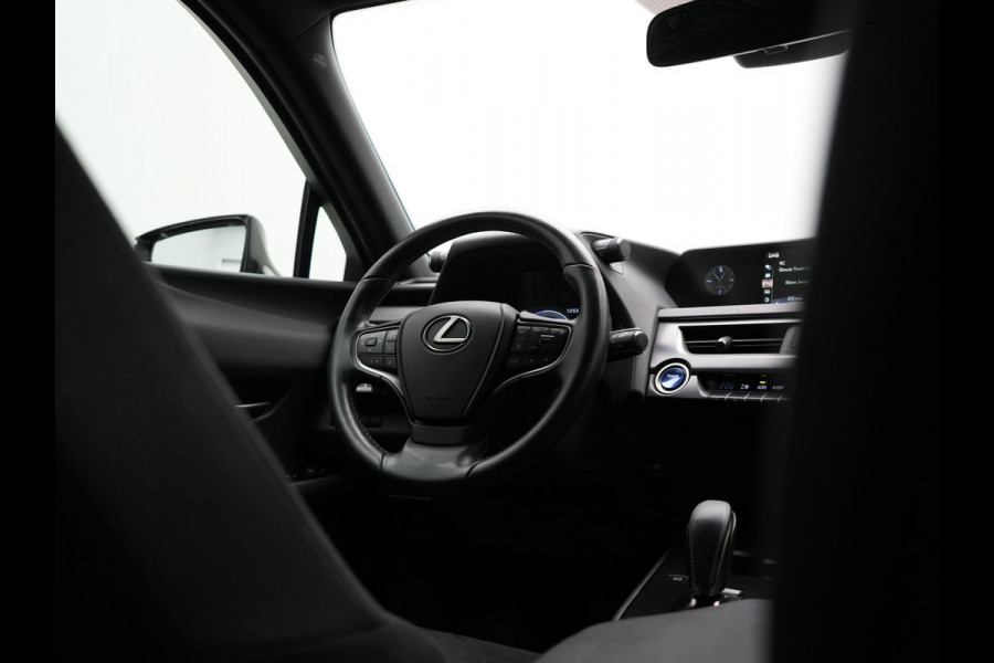 Lexus UX 300e Business 54 kWh 204pk Dealer O.H. | Adaptive Cruise | Camera | LED Koplampen | Lane Assist | Alcantara Sportstoelen | Virtual | DAB |