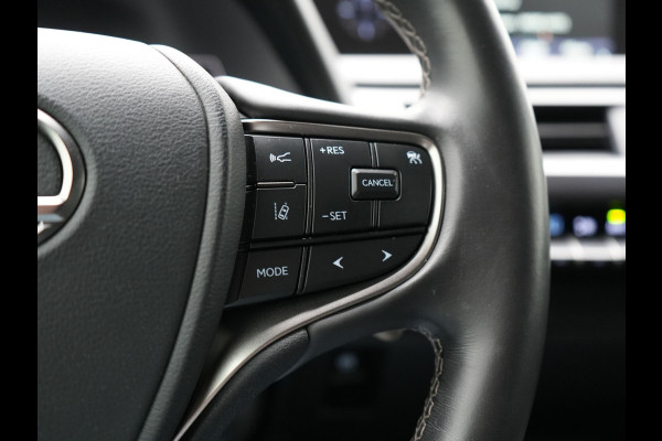 Lexus UX 300e Business 54 kWh 204pk Dealer O.H. | Adaptive Cruise | Camera | LED Koplampen | Lane Assist | Alcantara Sportstoelen | Virtual | DAB |