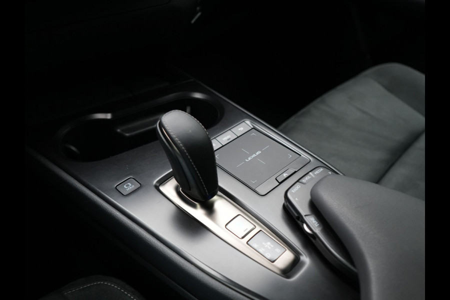 Lexus UX 300e Business 54 kWh 204pk Dealer O.H. | Adaptive Cruise | Camera | LED Koplampen | Lane Assist | Alcantara Sportstoelen | Virtual | DAB |