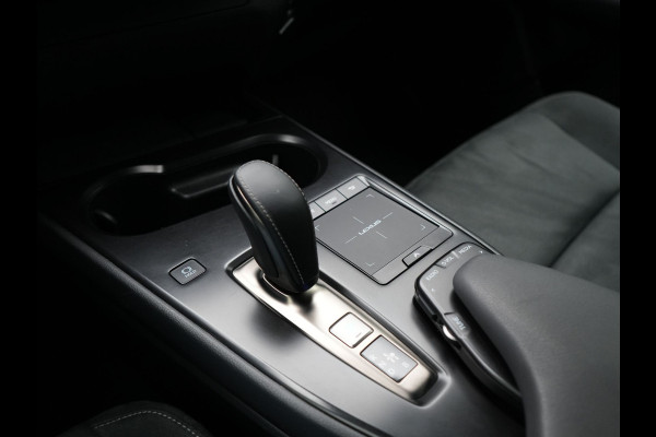 Lexus UX 300e Business 54 kWh 204pk Dealer O.H. | Adaptive Cruise | Camera | LED Koplampen | Lane Assist | Alcantara Sportstoelen | Virtual | DAB |