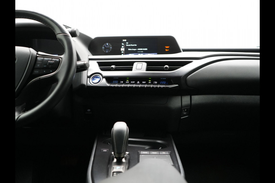 Lexus UX 300e Business 54 kWh 204pk Dealer O.H. | Adaptive Cruise | Camera | LED Koplampen | Lane Assist | Alcantara Sportstoelen | Virtual | DAB |