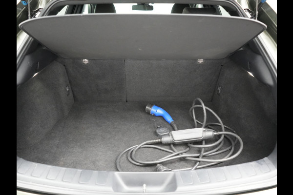 Lexus UX 300e Business 54 kWh 204pk Dealer O.H. | Adaptive Cruise | Camera | LED Koplampen | Lane Assist | Alcantara Sportstoelen | Virtual | DAB |