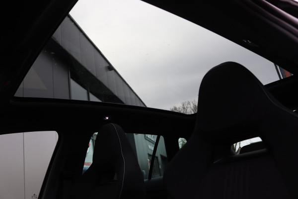 Škoda Kamiq 1.5 TSI 150PK Automaat Monte Carlo Pano-dak/Navigatie/Camera/Elektr.-klep