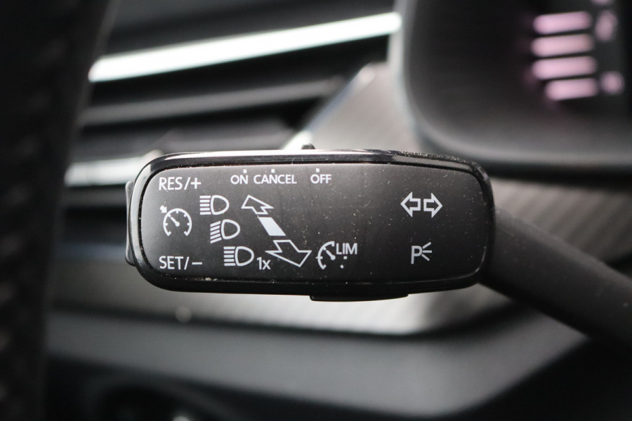 Škoda Kamiq 1.5 TSI 150PK Automaat Monte Carlo Pano-dak/Navigatie/Camera/Elektr.-klep