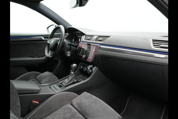 Škoda Superb Combi 1.4 TSI iV Sportline Business PHEV 218pk Dealer O.H. | Trekhaak Af Fabriek | Panodak | Adaptive Cruise | Camera | Alcantara Sportstoelen Verwarmd | Sfeerverlichting | Keyless | Stuur Verwarmd | Blis | Plug In Hybrid |