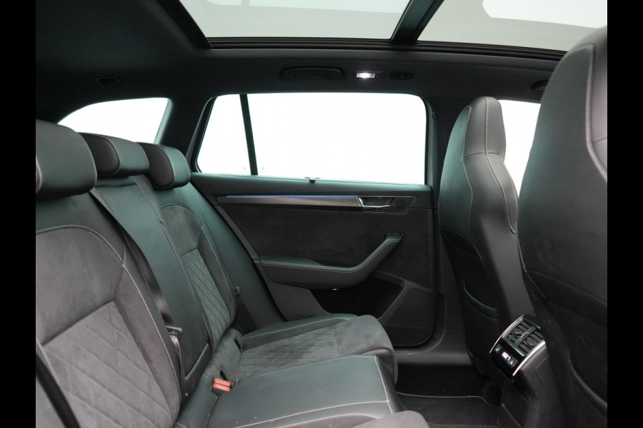 Škoda Superb Combi 1.4 TSI iV Sportline Business PHEV 218pk Dealer O.H. | Trekhaak Af Fabriek | Panodak | Adaptive Cruise | Camera | Alcantara Sportstoelen Verwarmd | Sfeerverlichting | Keyless | Stuur Verwarmd | Blis | Plug In Hybrid |