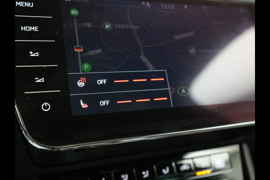 Škoda Superb Combi 1.4 TSI iV Sportline Business PHEV 218pk Dealer O.H. | Trekhaak Af Fabriek | Panodak | Adaptive Cruise | Camera | Alcantara Sportstoelen Verwarmd | Sfeerverlichting | Keyless | Stuur Verwarmd | Blis | Plug In Hybrid |