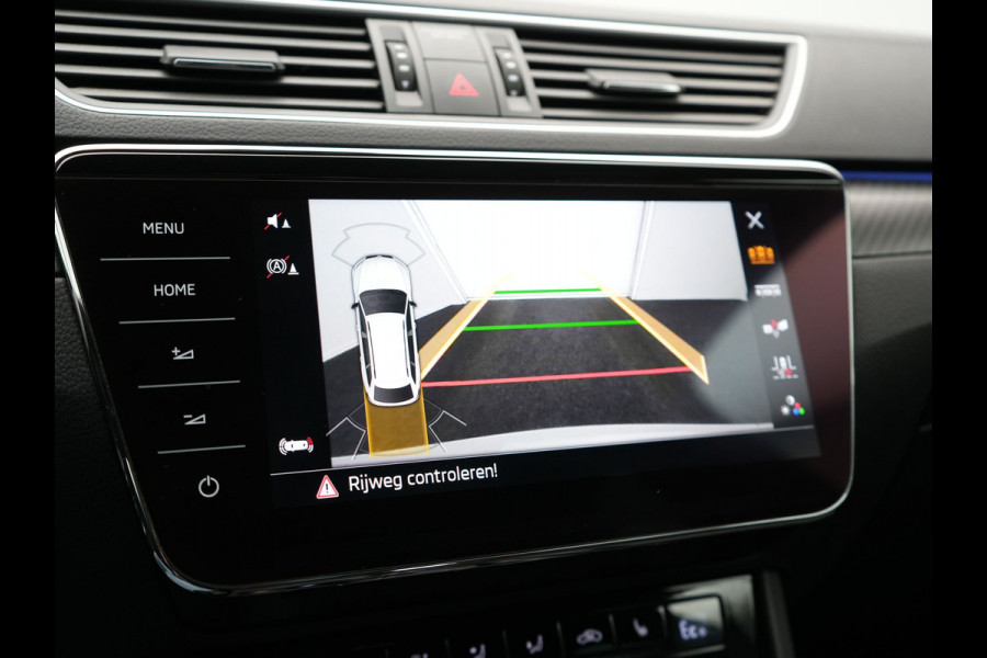 Škoda Superb Combi 1.4 TSI iV Sportline Business PHEV 218pk Dealer O.H. | Trekhaak Af Fabriek | Panodak | Adaptive Cruise | Camera | Alcantara Sportstoelen Verwarmd | Sfeerverlichting | Keyless | Stuur Verwarmd | Blis | Plug In Hybrid |