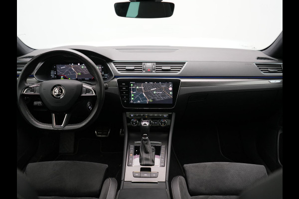Škoda Superb Combi 1.4 TSI iV Sportline Business PHEV 218pk Dealer O.H. | Trekhaak Af Fabriek | Panodak | Adaptive Cruise | Camera | Alcantara Sportstoelen Verwarmd | Sfeerverlichting | Keyless | Stuur Verwarmd | Blis | Plug In Hybrid |