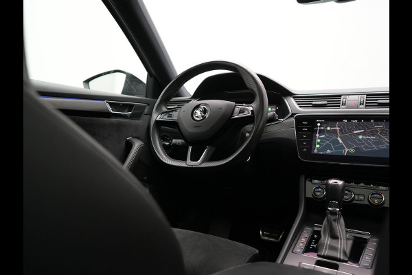 Škoda Superb Combi 1.4 TSI iV Sportline Business PHEV 218pk Dealer O.H. | Trekhaak Af Fabriek | Panodak | Adaptive Cruise | Camera | Alcantara Sportstoelen Verwarmd | Sfeerverlichting | Keyless | Stuur Verwarmd | Blis | Plug In Hybrid |