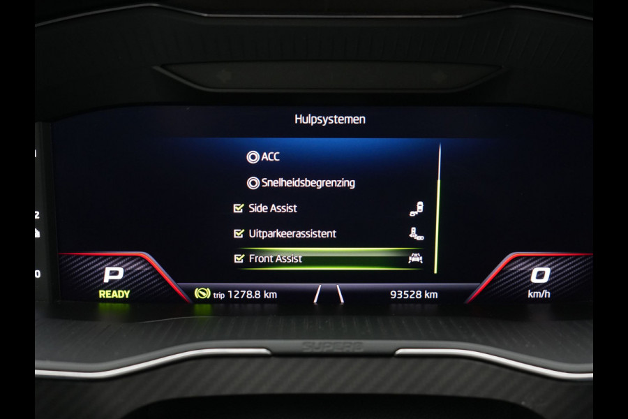 Škoda Superb Combi 1.4 TSI iV Sportline Business PHEV 218pk Dealer O.H. | Trekhaak Af Fabriek | Panodak | Adaptive Cruise | Camera | Alcantara Sportstoelen Verwarmd | Sfeerverlichting | Keyless | Stuur Verwarmd | Blis | Plug In Hybrid |