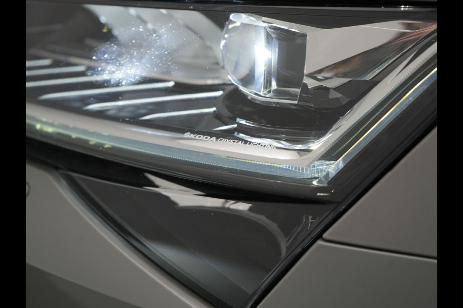 Škoda Superb Combi 1.4 TSI iV Sportline Business PHEV 218pk Dealer O.H. | Trekhaak Af Fabriek | Panodak | Adaptive Cruise | Camera | Alcantara Sportstoelen Verwarmd | Sfeerverlichting | Keyless | Stuur Verwarmd | Blis | Plug In Hybrid |