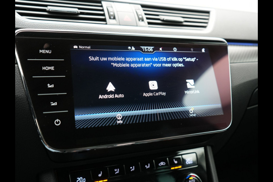 Škoda Superb Combi 1.4 TSI iV Sportline Business PHEV 218pk Dealer O.H. | Trekhaak Af Fabriek | Panodak | Adaptive Cruise | Camera | Alcantara Sportstoelen Verwarmd | Sfeerverlichting | Keyless | Stuur Verwarmd | Blis | Plug In Hybrid |