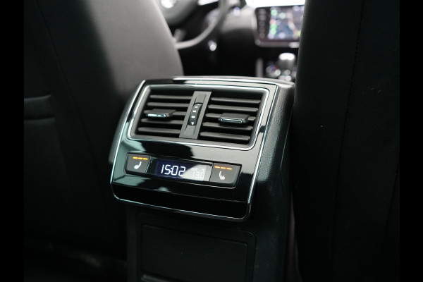 Škoda Superb Combi 1.4 TSI iV Sportline Business PHEV 218pk Dealer O.H. | Trekhaak Af Fabriek | Panodak | Adaptive Cruise | Camera | Alcantara Sportstoelen Verwarmd | Sfeerverlichting | Keyless | Stuur Verwarmd | Blis | Plug In Hybrid |