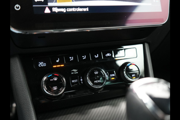 Škoda Superb Combi 1.4 TSI iV Sportline Business PHEV 218pk Dealer O.H. | Trekhaak Af Fabriek | Panodak | Adaptive Cruise | Camera | Alcantara Sportstoelen Verwarmd | Sfeerverlichting | Keyless | Stuur Verwarmd | Blis | Plug In Hybrid |