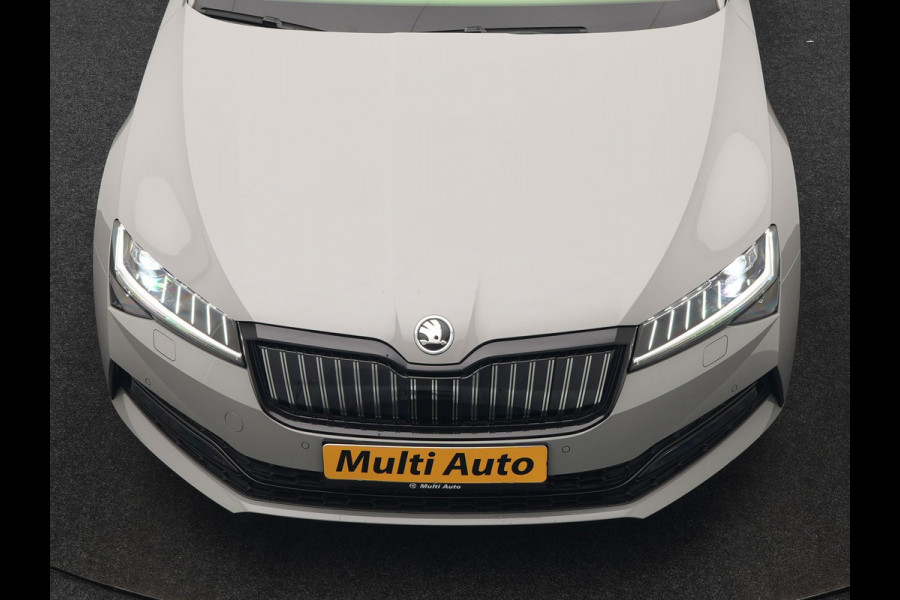 Škoda Superb Combi 1.4 TSI iV Sportline Business PHEV 218pk Dealer O.H. | Trekhaak Af Fabriek | Panodak | Adaptive Cruise | Camera | Alcantara Sportstoelen Verwarmd | Sfeerverlichting | Keyless | Stuur Verwarmd | Blis | Plug In Hybrid |