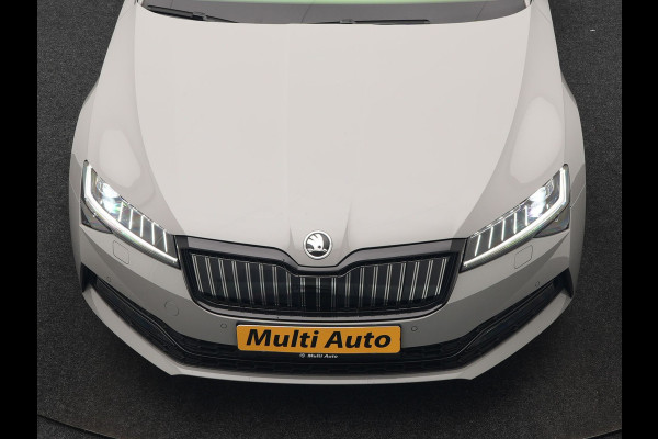 Škoda Superb Combi 1.4 TSI iV Sportline Business PHEV 218pk Dealer O.H. | Trekhaak Af Fabriek | Panodak | Adaptive Cruise | Camera | Alcantara Sportstoelen Verwarmd | Sfeerverlichting | Keyless | Stuur Verwarmd | Blis | Plug In Hybrid |
