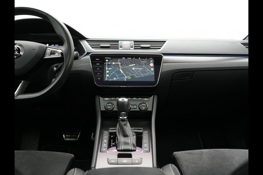 Škoda Superb Combi 1.4 TSI iV Sportline Business PHEV 218pk Dealer O.H. | Trekhaak Af Fabriek | Panodak | Adaptive Cruise | Camera | Alcantara Sportstoelen Verwarmd | Sfeerverlichting | Keyless | Stuur Verwarmd | Blis | Plug In Hybrid |
