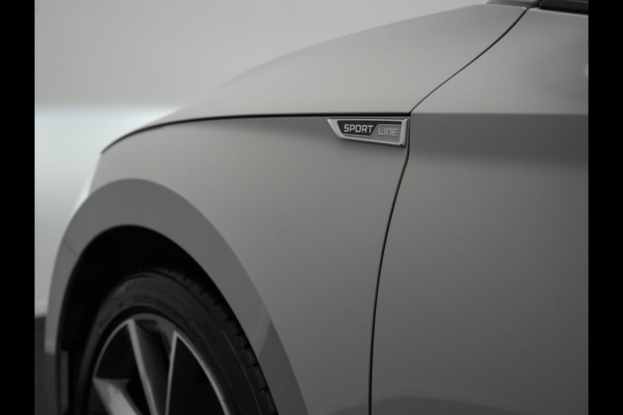 Škoda Superb Combi 1.4 TSI iV Sportline Business PHEV 218pk Dealer O.H. | Trekhaak Af Fabriek | Panodak | Adaptive Cruise | Camera | Alcantara Sportstoelen Verwarmd | Sfeerverlichting | Keyless | Stuur Verwarmd | Blis | Plug In Hybrid |