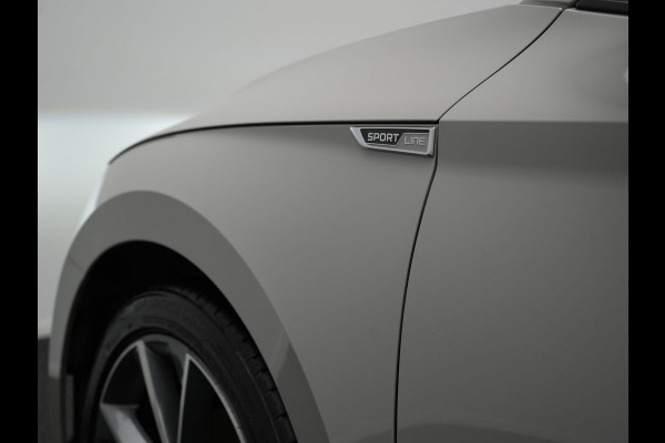 Škoda Superb Combi 1.4 TSI iV Sportline Business PHEV 218pk Dealer O.H. | Trekhaak Af Fabriek | Panodak | Adaptive Cruise | Camera | Alcantara Sportstoelen Verwarmd | Sfeerverlichting | Keyless | Stuur Verwarmd | Blis | Plug In Hybrid |
