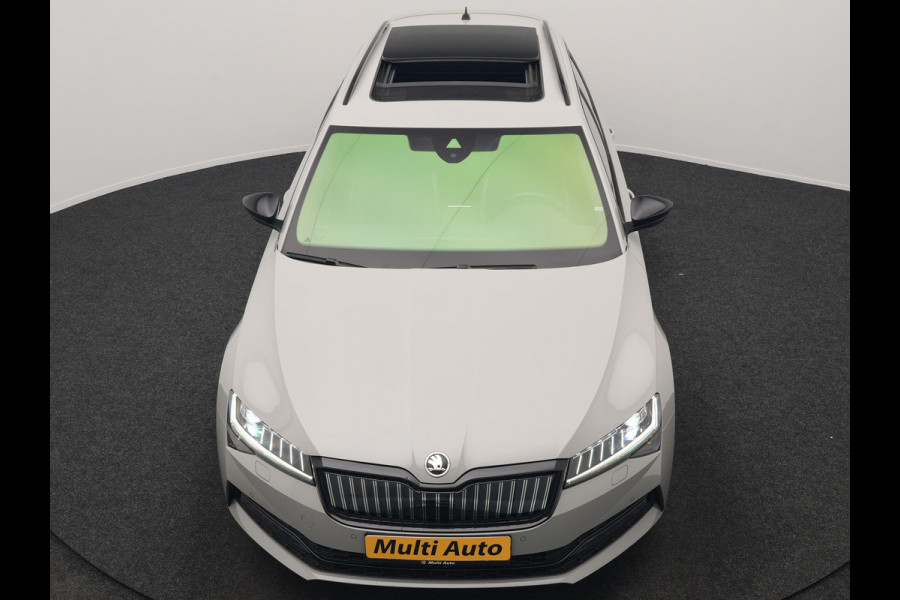 Škoda Superb Combi 1.4 TSI iV Sportline Business PHEV 218pk Dealer O.H. | Trekhaak Af Fabriek | Panodak | Adaptive Cruise | Camera | Alcantara Sportstoelen Verwarmd | Sfeerverlichting | Keyless | Stuur Verwarmd | Blis | Plug In Hybrid |