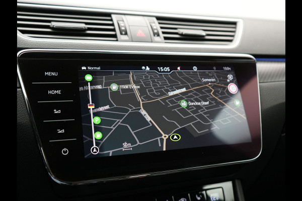 Škoda Superb Combi 1.4 TSI iV Sportline Business PHEV 218pk Dealer O.H. | Trekhaak Af Fabriek | Panodak | Adaptive Cruise | Camera | Alcantara Sportstoelen Verwarmd | Sfeerverlichting | Keyless | Stuur Verwarmd | Blis | Plug In Hybrid |