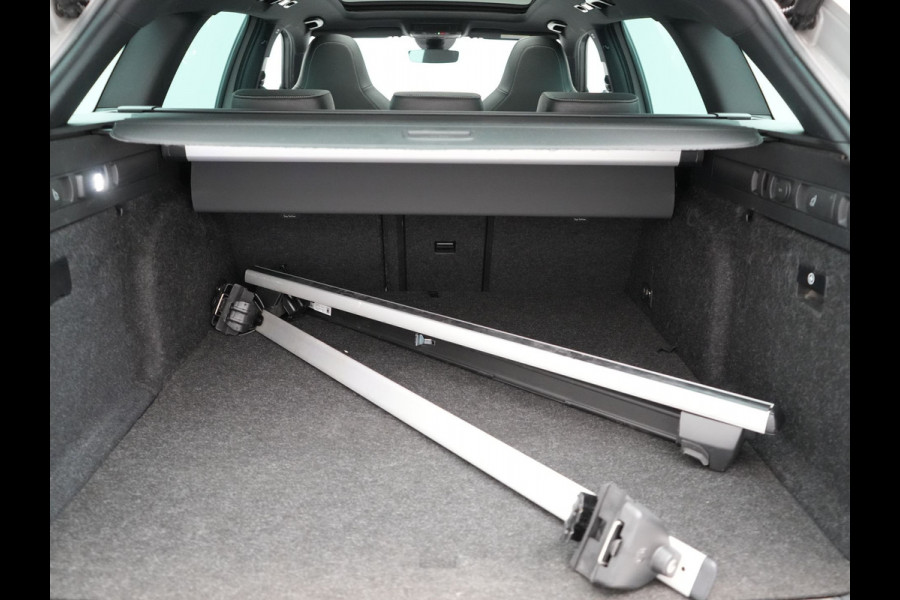 Škoda Superb Combi 1.4 TSI iV Sportline Business PHEV 218pk Dealer O.H. | Trekhaak Af Fabriek | Panodak | Adaptive Cruise | Camera | Alcantara Sportstoelen Verwarmd | Sfeerverlichting | Keyless | Stuur Verwarmd | Blis | Plug In Hybrid |