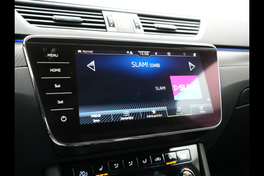 Škoda Superb Combi 1.4 TSI iV Sportline Business PHEV 218pk Dealer O.H. | Trekhaak Af Fabriek | Panodak | Adaptive Cruise | Camera | Alcantara Sportstoelen Verwarmd | Sfeerverlichting | Keyless | Stuur Verwarmd | Blis | Plug In Hybrid |