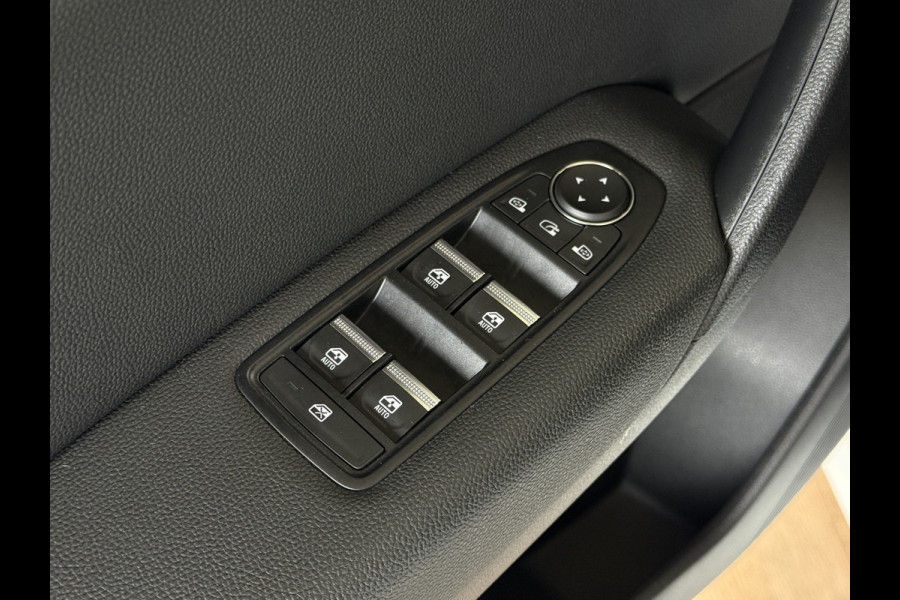 Renault Captur 1.3 TCe mild hybrid 160 Rive Gauche | Groot navi | 18" | Stoelverwarming | 360 Camera | PDC | Led 100% Dealer onderhouden!