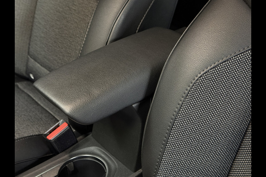 Renault Captur 1.3 TCe mild hybrid 160 Rive Gauche | Groot navi | 18" | Stoelverwarming | 360 Camera | PDC | Led 100% Dealer onderhouden!