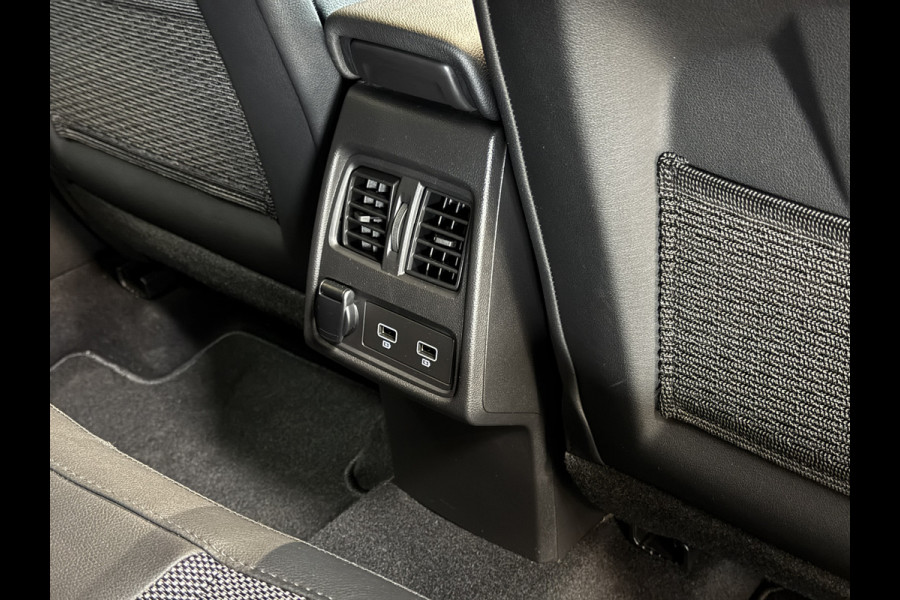 Renault Captur 1.3 TCe mild hybrid 160 Rive Gauche | Groot navi | 18" | Stoelverwarming | 360 Camera | PDC | Led 100% Dealer onderhouden!