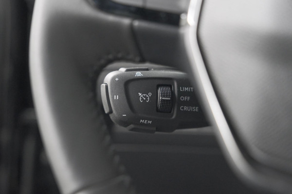 Peugeot 2008 1.2 Hybrid 145 Allure | 360 Camera | Adaptieve Cruise Control | Dodehoekdetectie | Apple Carplay