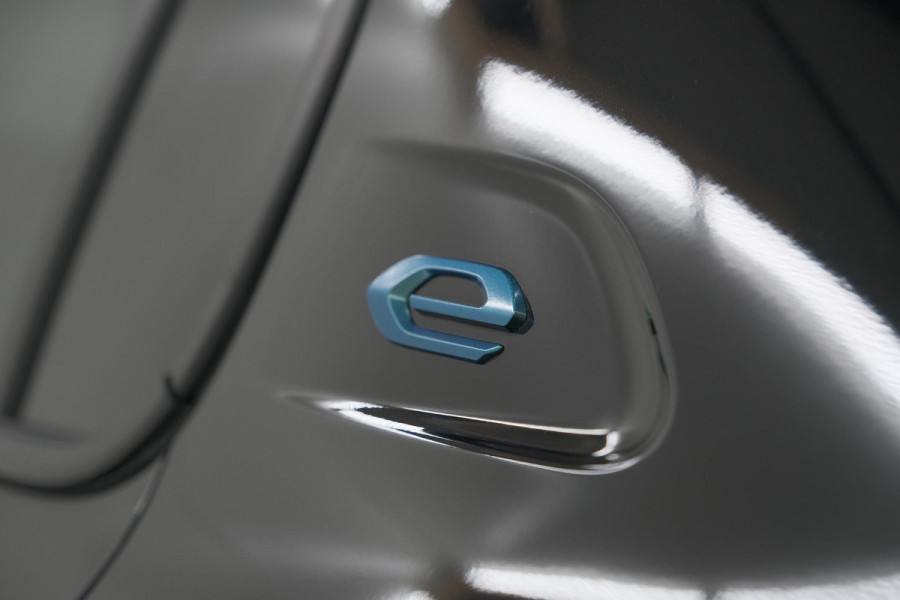 Peugeot e-208 EV Allure 50 kWh | 3 Faselaadfunctie | Apple Carplay | Parkeersensoren | Climate Control