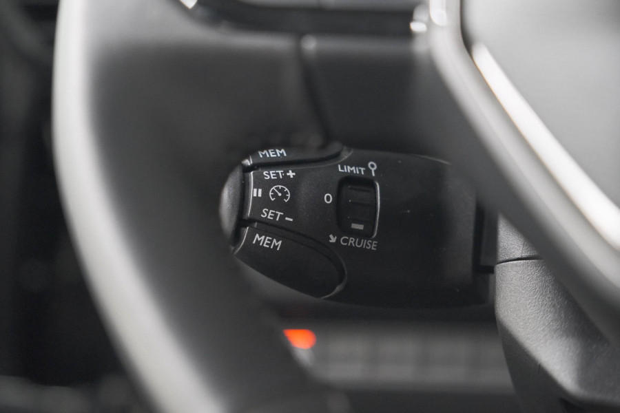 Peugeot e-208 EV Allure 50 kWh | 3 Faselaadfunctie | Apple Carplay | Parkeersensoren | Climate Control